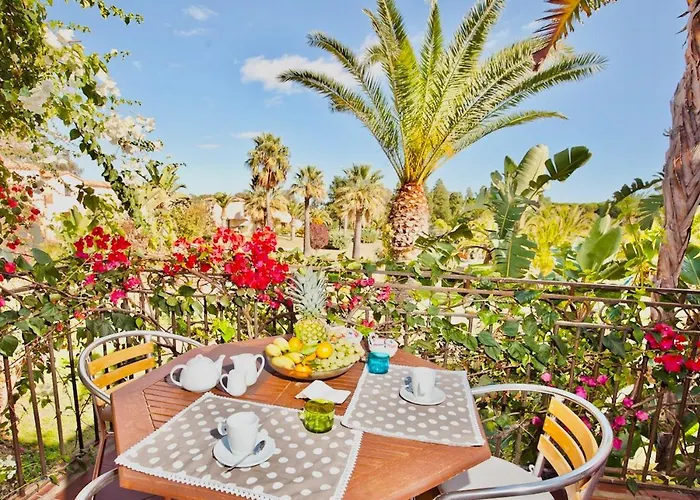 In With Swimming Pool In Santa Margherita Di Pula, 250 Meters From The Sea מלון דירות
